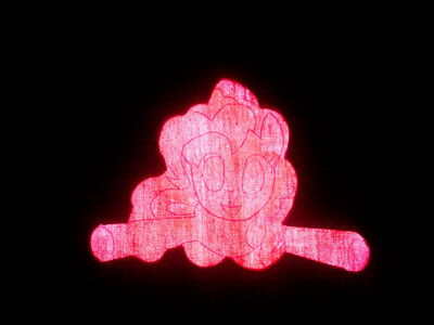 PinkiePieLaptopBackLight-IMG_20121225_183905_b.jpeg (image/jpeg, 511332 B)