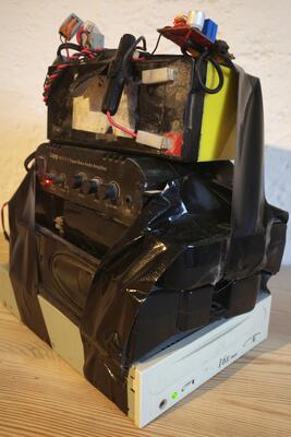 Portable_CD_Player-1.jpeg (image/jpeg, 829213 B)